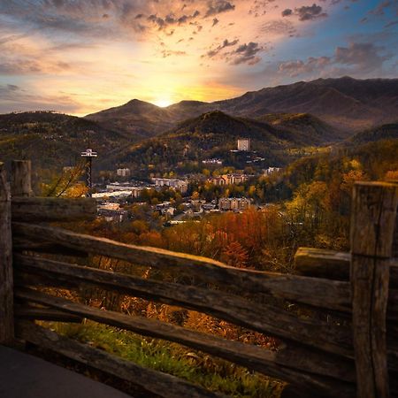 The Tiny Barn, 1089 Free Tickets Each Paid Day, Dollywood And More Sevierville Exterior foto