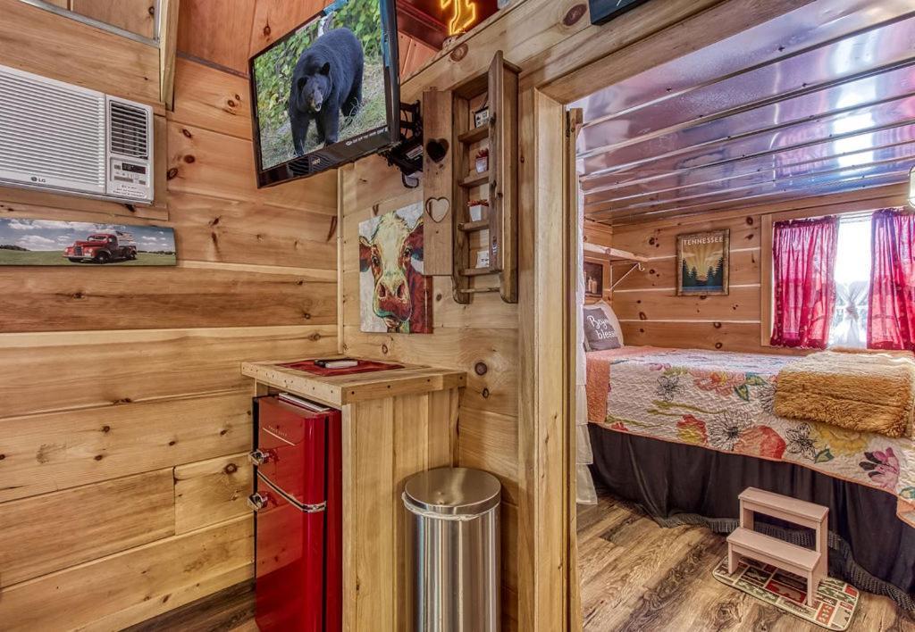 The Tiny Barn, 1089 Free Tickets Each Paid Day, Dollywood And More Sevierville Exterior foto