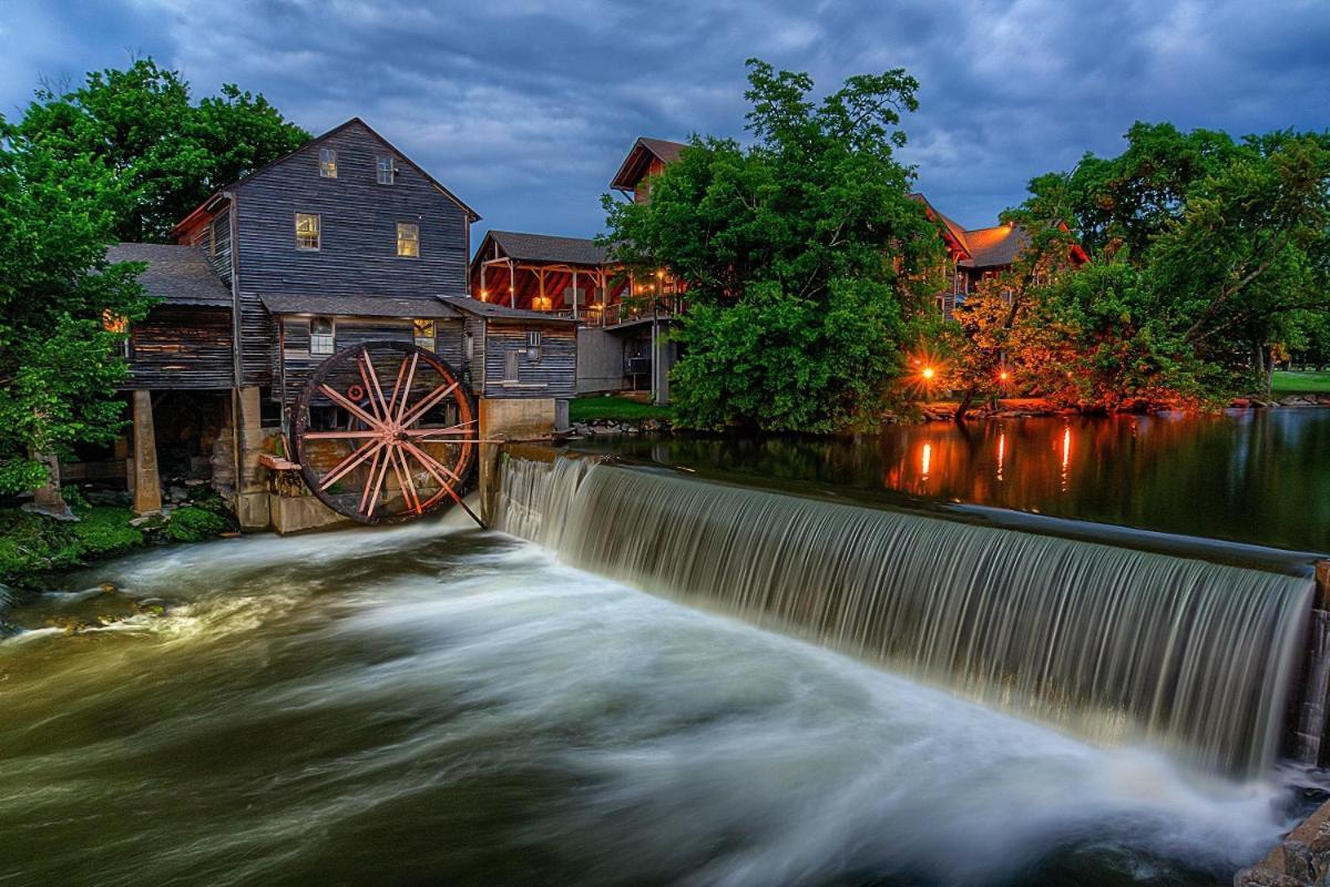 The Tiny Barn, 1089 Free Tickets Each Paid Day, Dollywood And More Sevierville Exterior foto