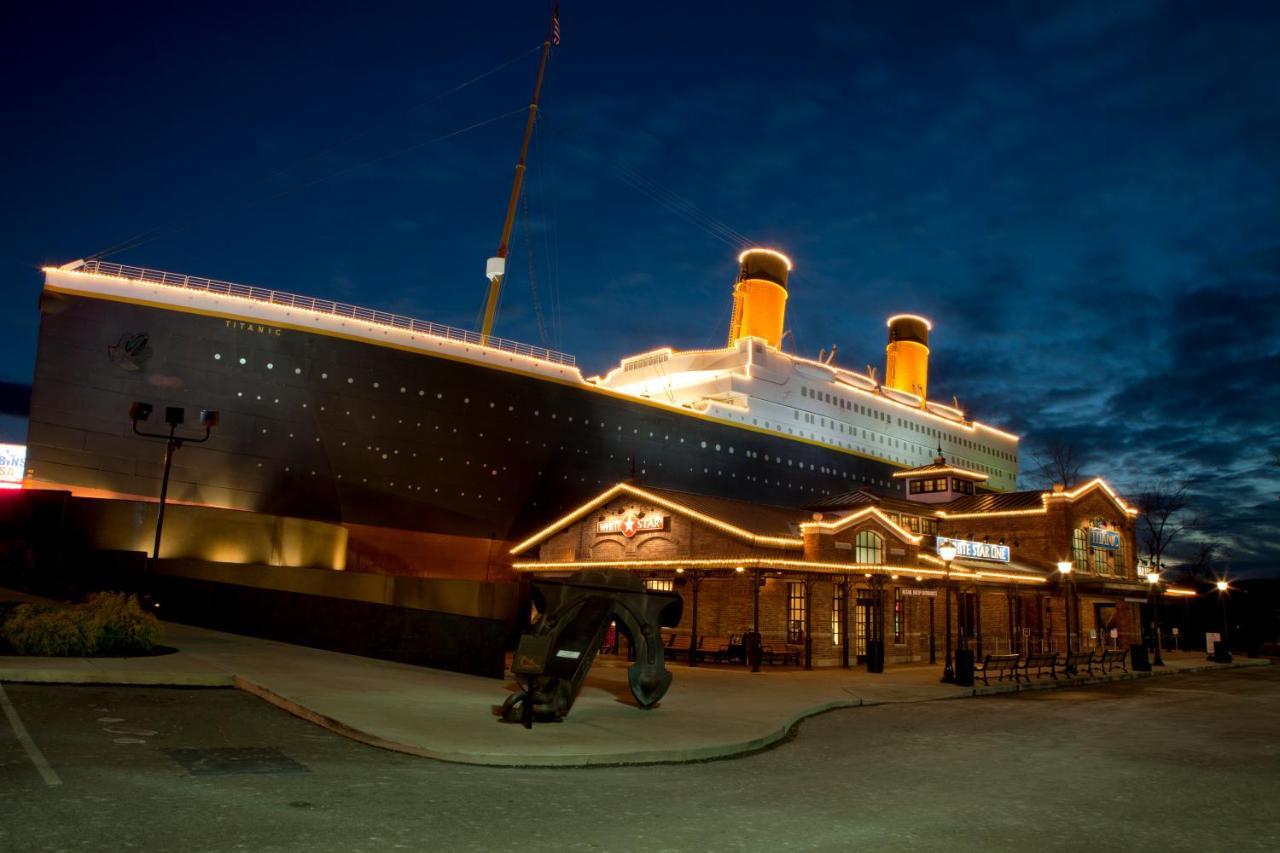 The Tiny Barn, 1089 Free Tickets Each Paid Day, Dollywood And More Sevierville Exterior foto