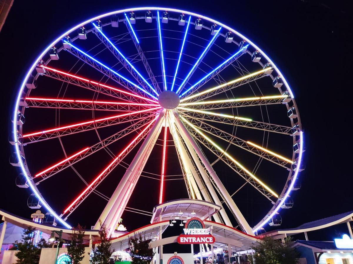 The Tiny Barn, 1089 Free Tickets Each Paid Day, Dollywood And More Sevierville Exterior foto